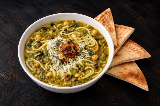 🌱 Ash-Reshteh (Persian Noodle Soup) (آش رشته).